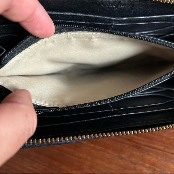 Cole Haan Black Leather Wallet w/Gold Hardware - Picture 9 of 12